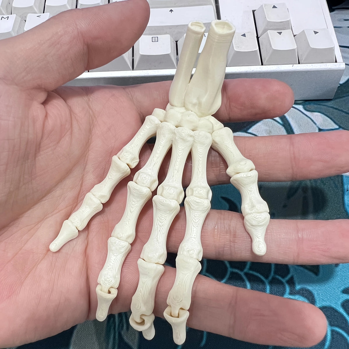 Halloween Bone Decoration, 3D Hand Bone Ornaments 2-Piece Set