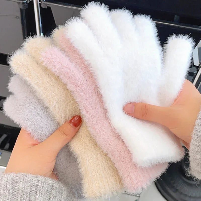 Women's Winter Gloves, Plush Warm Mittens for Outdoor Use